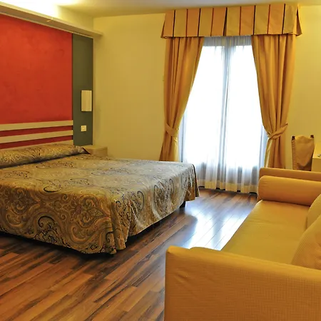 Otel Clementi 4*