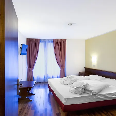 Clementi Hotel 4*